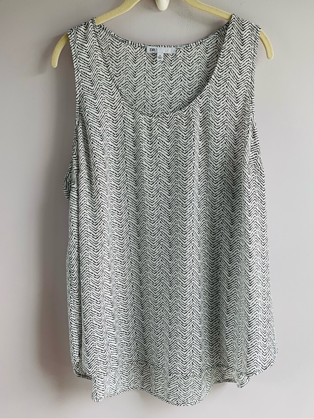 Lightweight Sleeveless Top Black White Geometric Pattern Business Casual EUC XL
